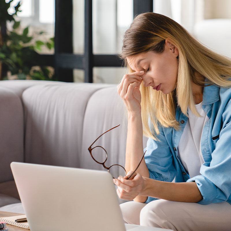 L'astigmatisme est l'incapacité de se concentrer clairement à n'importe quelle distance en raison d'une cornée irrégulière ou déformée